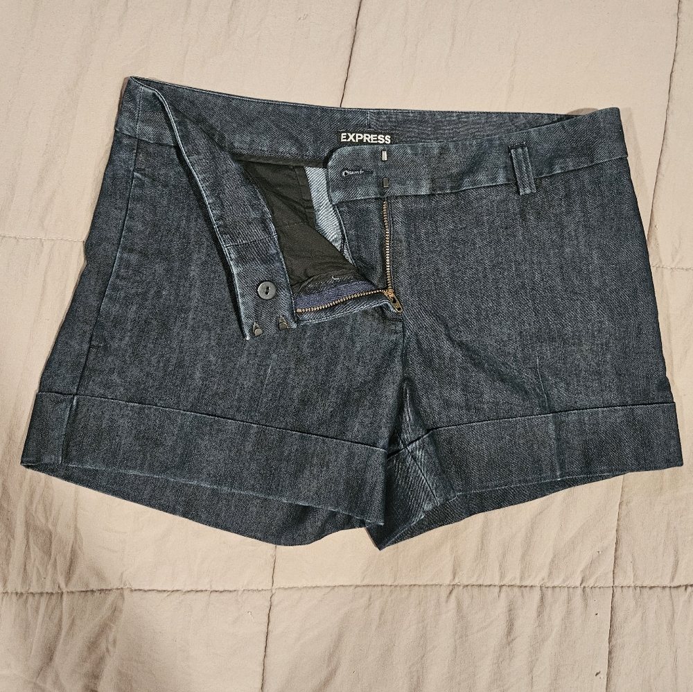 Express Dark Wash denim shorts - 6